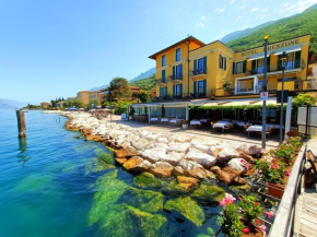  Lake Front Hotel Brenzone  Бренцоне